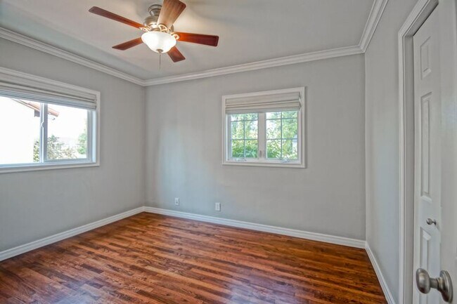 Building Photo - Beautifully Remodeled, Bright & Airy Home w/ Detached Bonus Room w/ Bath & 1-Car Garage, Front Ya...