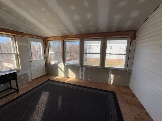 Building Photo - Spacious 4-Bedroom Single Family Rental in Amesbury - Available Now!