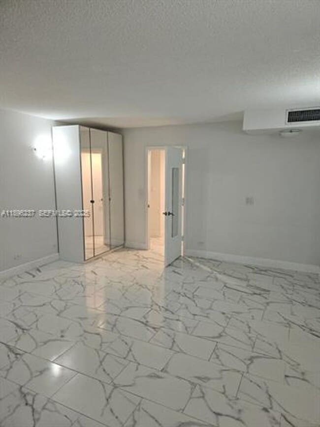 Building Photo - 1800 NE 114th St