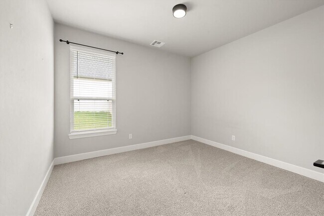 Building Photo - 8732 Beechgrove Dr