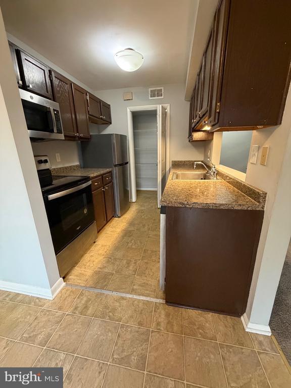 Building Photo - 153 Hammershire Rd