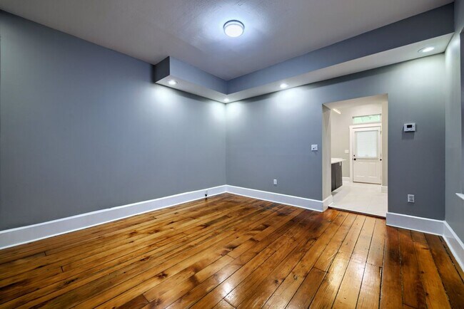 Building Photo - E Lincoln St 59-61 MLR