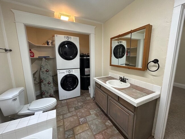 Building Photo - 2 Bedroom Home Near Downtown Ellensburg