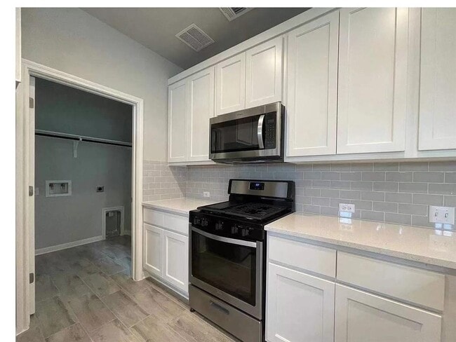 Building Photo - 2205 Arendale Dr