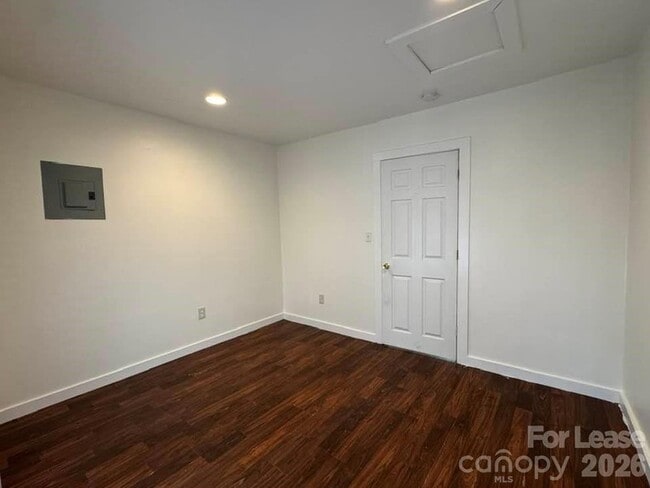 Building Photo - 534 Logan St