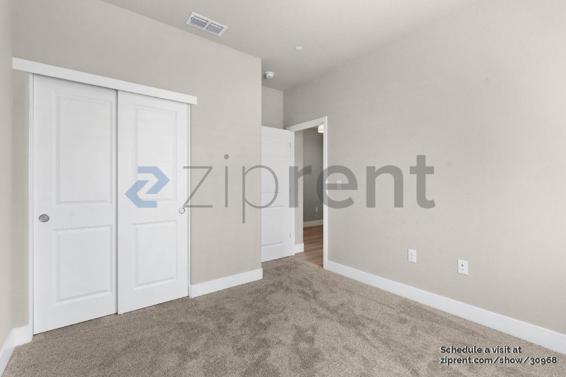 Building Photo - Unit