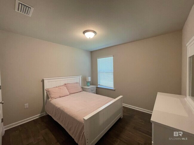 Building Photo - 23976 Songbird Dr