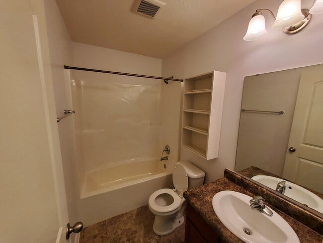 Building Photo - 413 Shade Tree Ct
