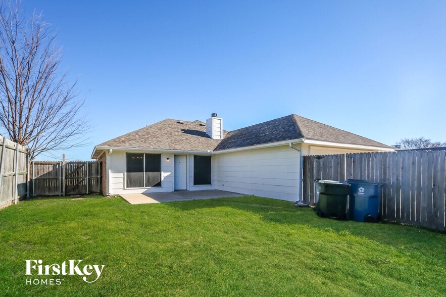 Building Photo - 805 Shadybrook Ln