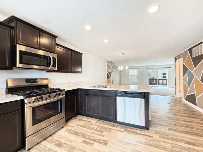 Building Photo - 2385 Upland Rd