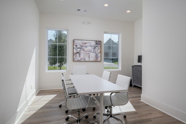 Building Photo - 760 Stonebrook Ln