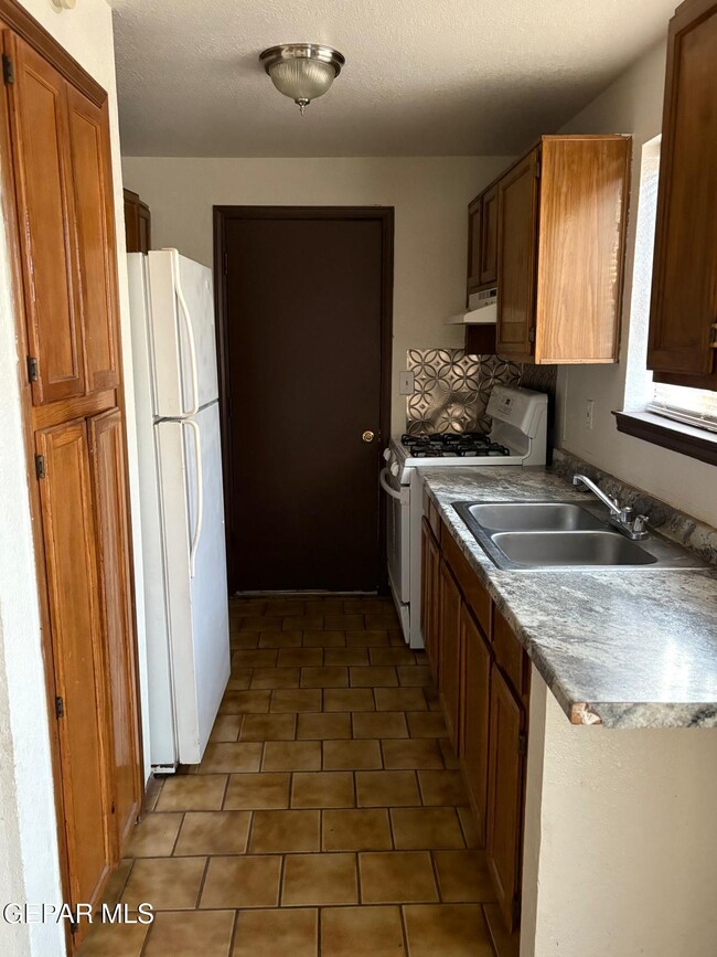 Building Photo - 7142 Dale Rd