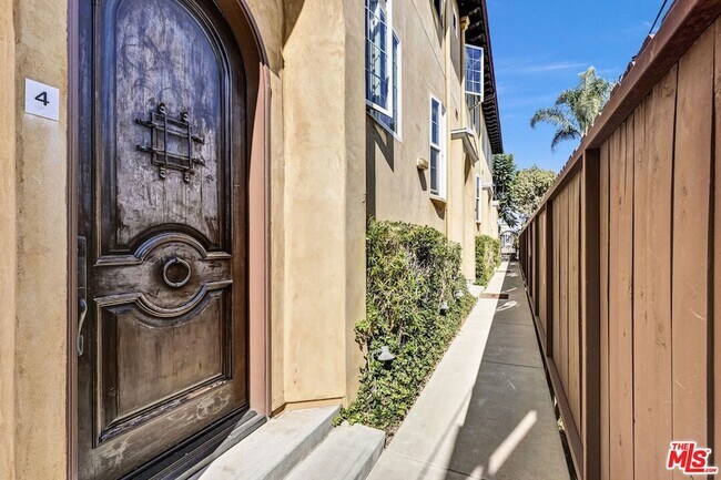 Building Photo - 3833 Huron Ave