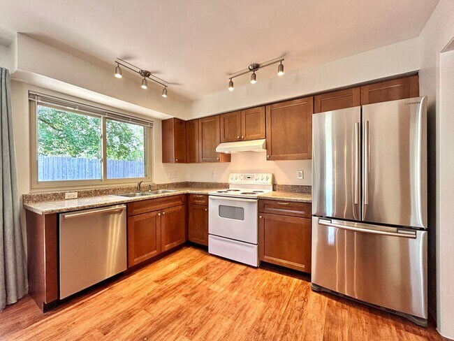 Building Photo - 6478 Hart Ln