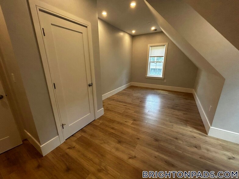 Building Photo - 124 Kenrick St