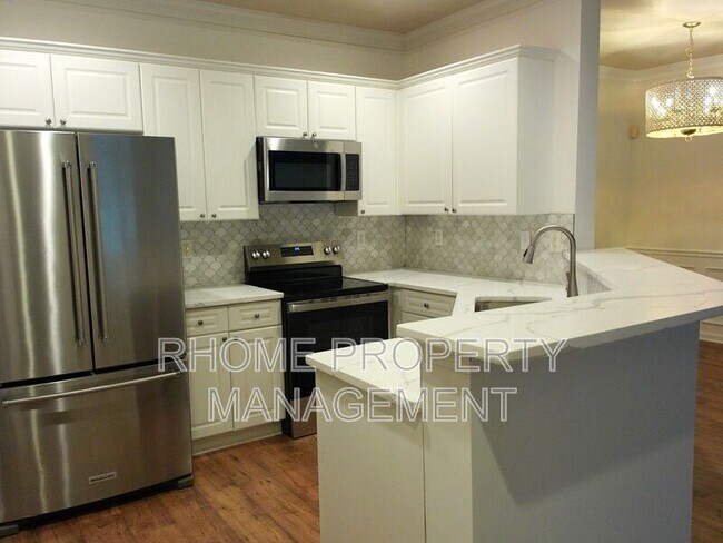 Building Photo - 2400 Cumberland Pkwy SE