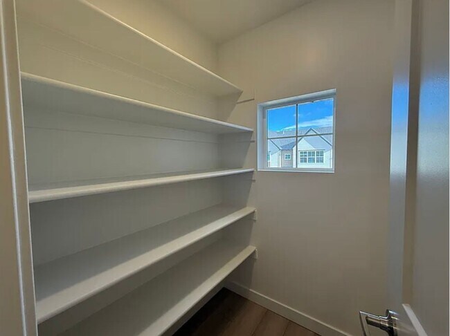 Building Photo - Brand New unit!