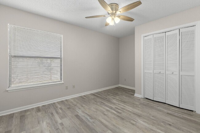 Building Photo - NEWLY RENOVATED in MANDARIN, 3-Bedroom Hom...
