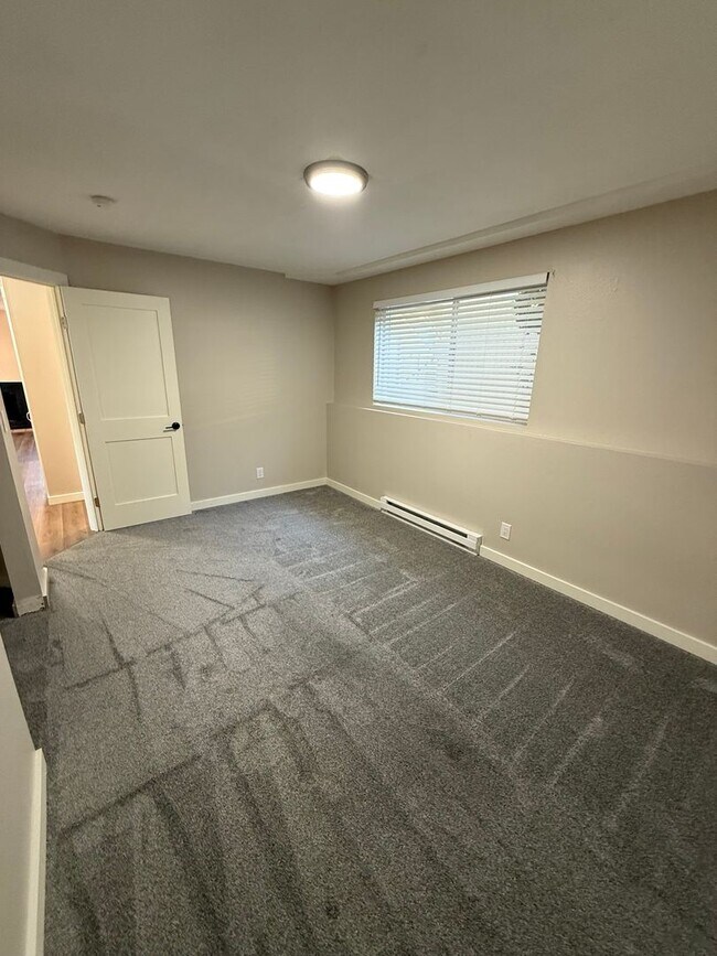 Building Photo - Condo with a Pool