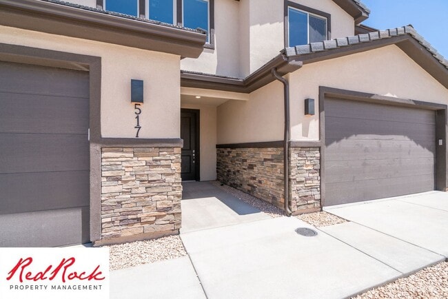 Building Photo - 4 Bedroom, 2.5 Bathroom Townhome in Hurric...