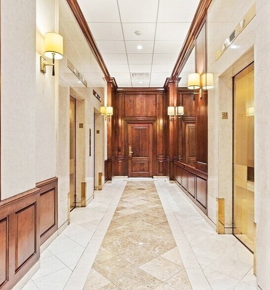 Building Photo - 2 Hawthorne Pl