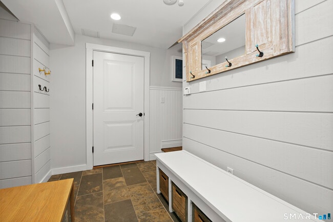 Building Photo - 14 Winslow Ln