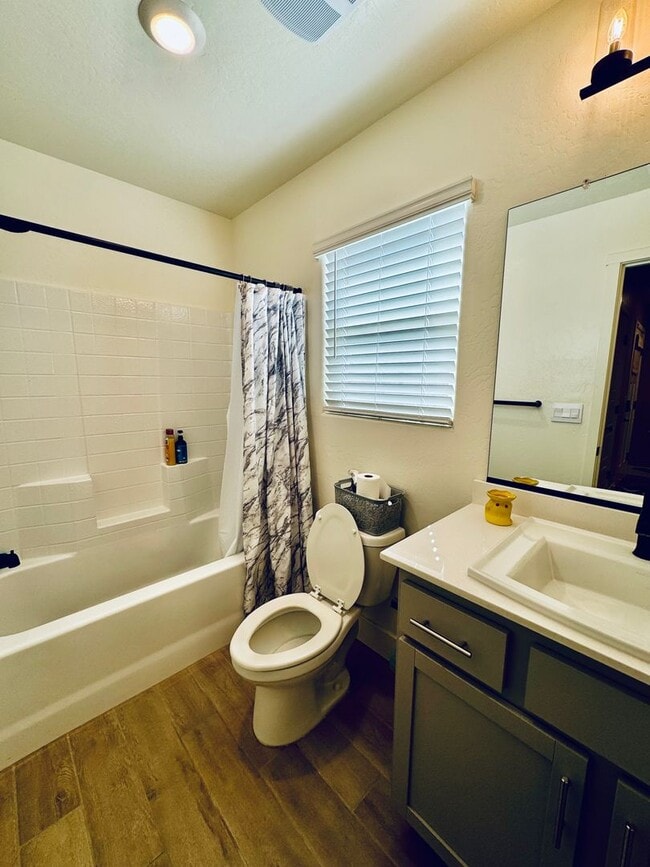 Building Photo - Beautiful 4 Bedroom 2 Bath Home with SOLAR...