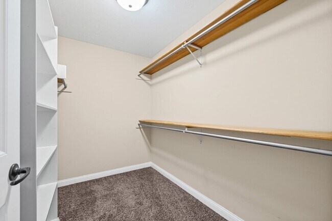 Building Photo - 1725 Autumnwood Blvd