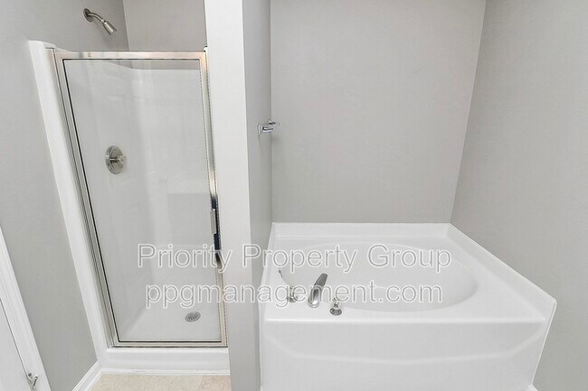 Building Photo - 3055 Golden Dale Ln