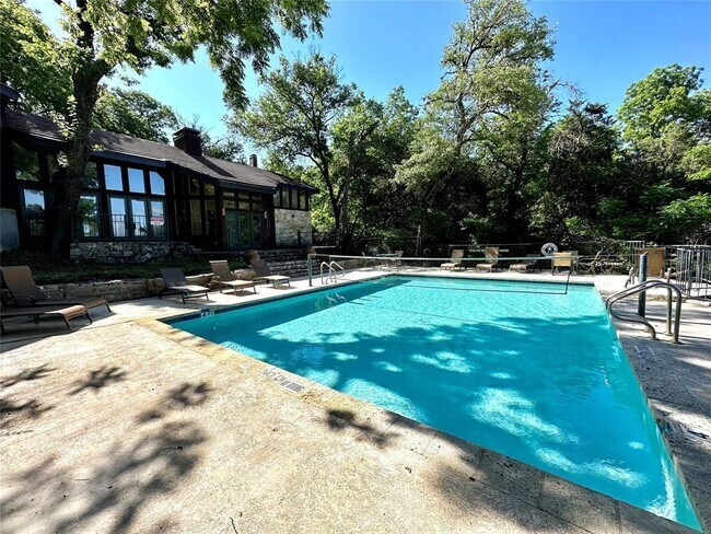 Building Photo - 4711 Spicewood Springs Rd
