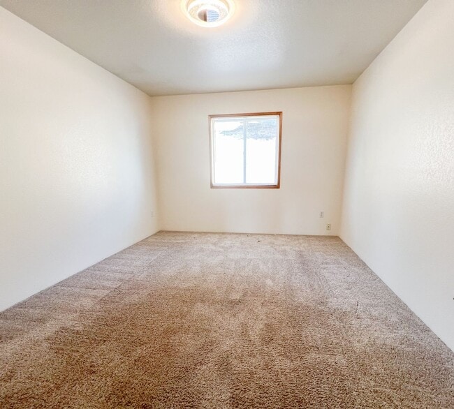 Building Photo - Triplex 5417 - 5421 North Hills Drive