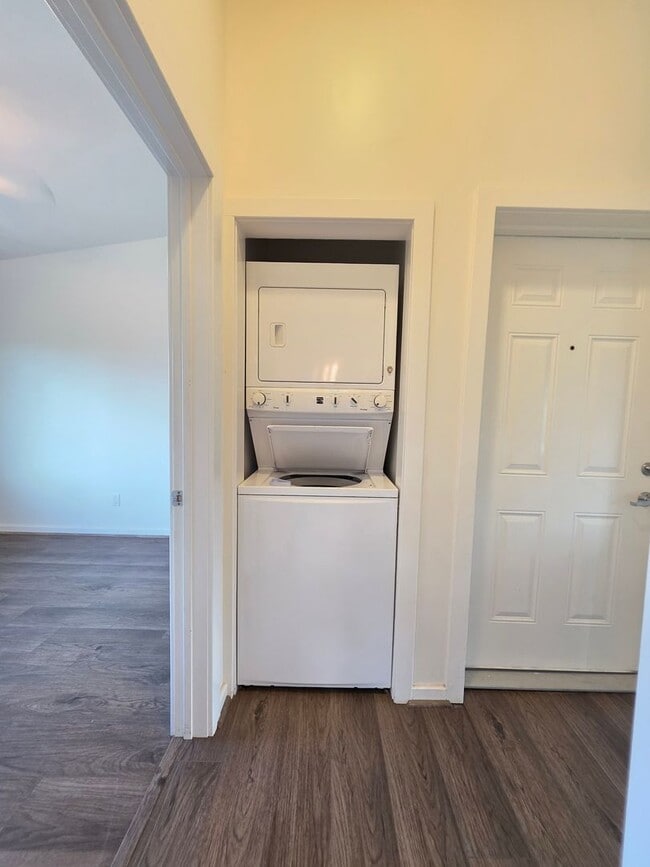 Building Photo - Spacious 2 bedroom, 2 bath with 2 parking unit in Kailua