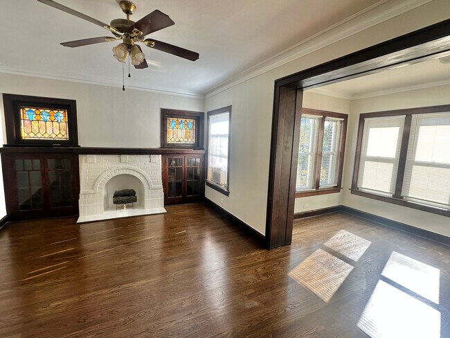 Building Photo - 1310 W Thorndale Ave