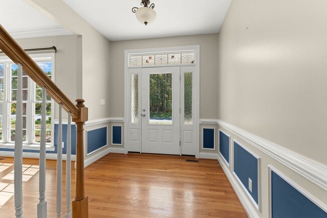 Building Photo - Large home with 5 bedrooms in Brickshire