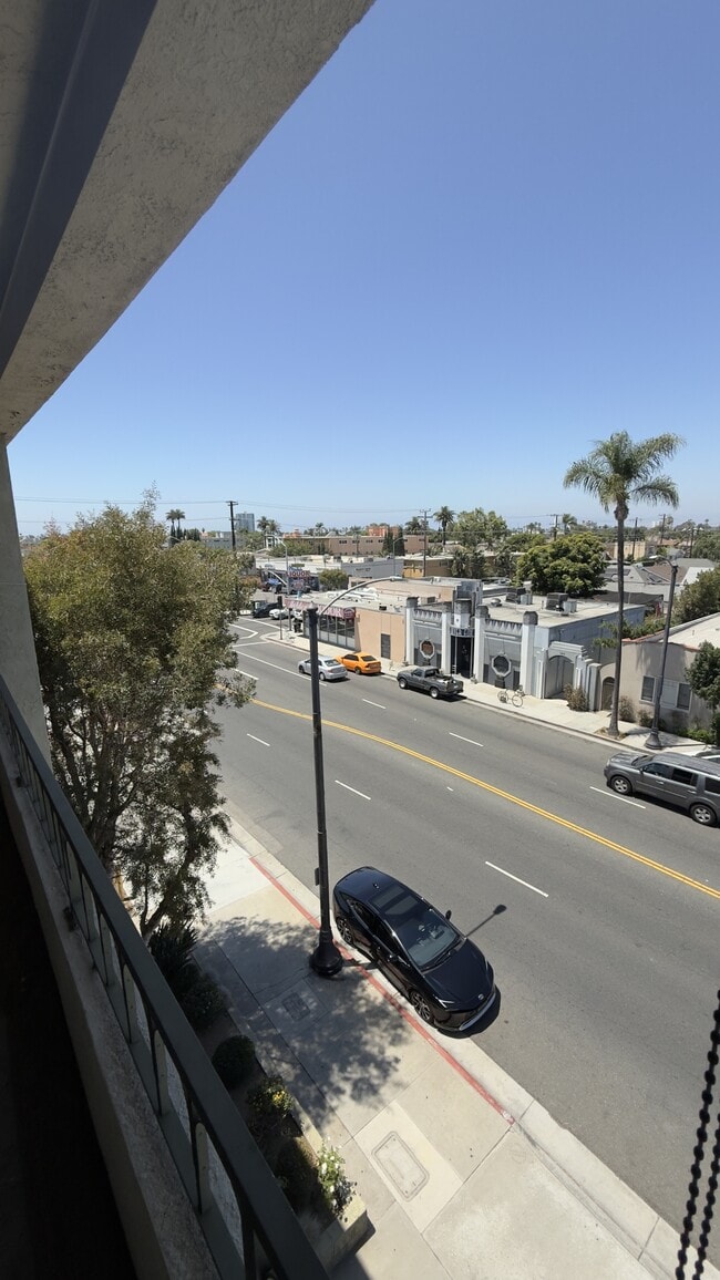 Building Photo - 420 Redondo Ave
