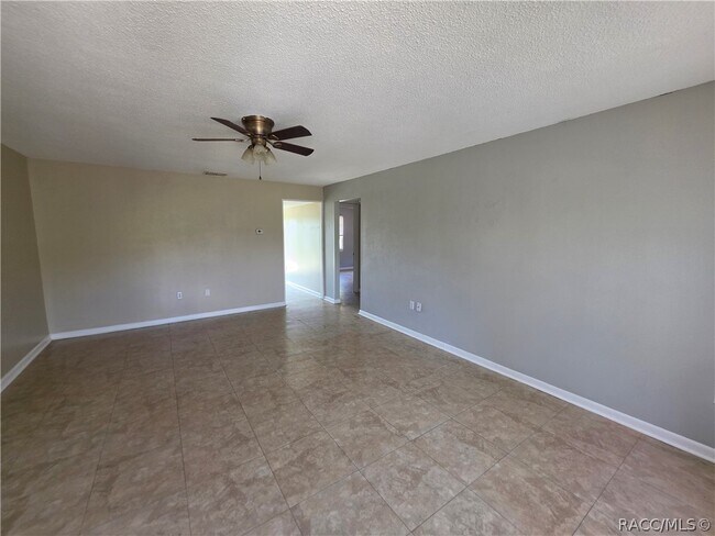 Building Photo - 2500 E Modern Ct