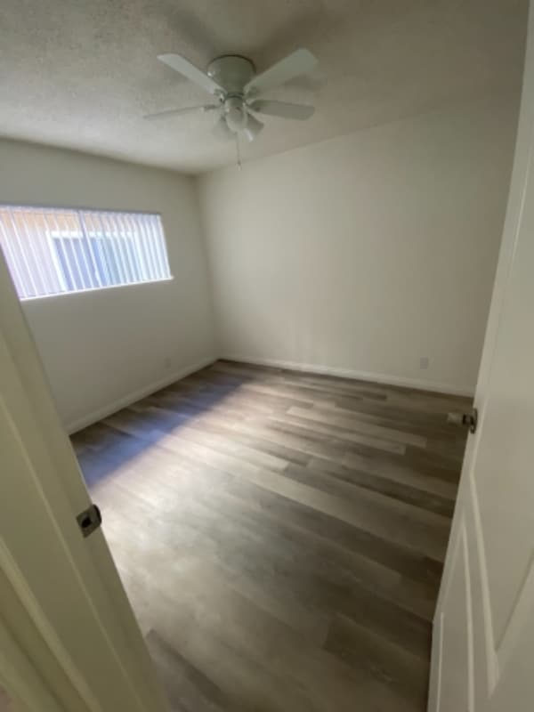 Building Photo - 820 S Walnut Ave