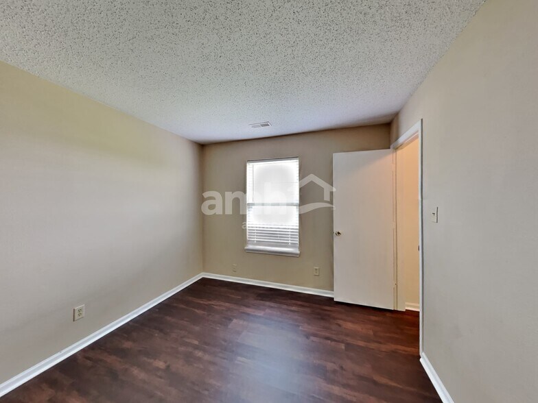 Building Photo - 358 Bent Stream Ln