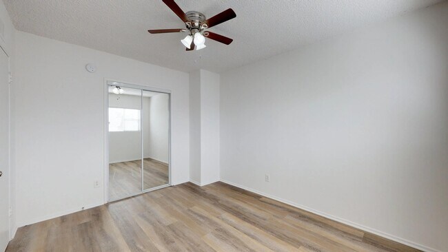 Building Photo - 351 S Manhattan Pl
