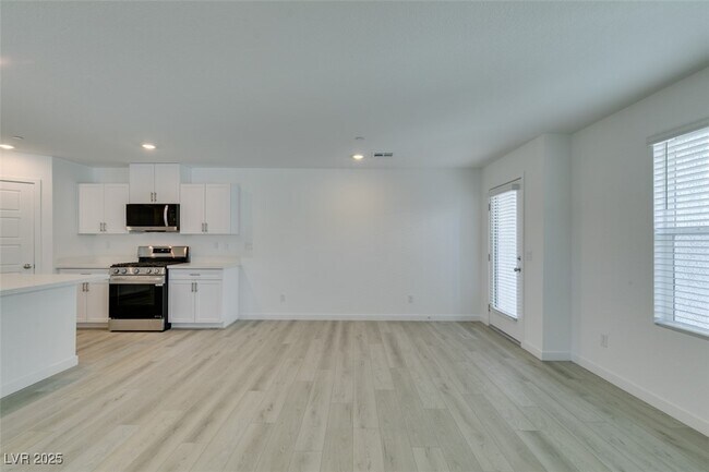 Building Photo - 6229 Mangler St