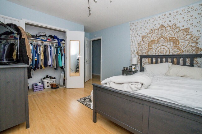 Building Photo - Lovely 3bed House off West Boulevard!!