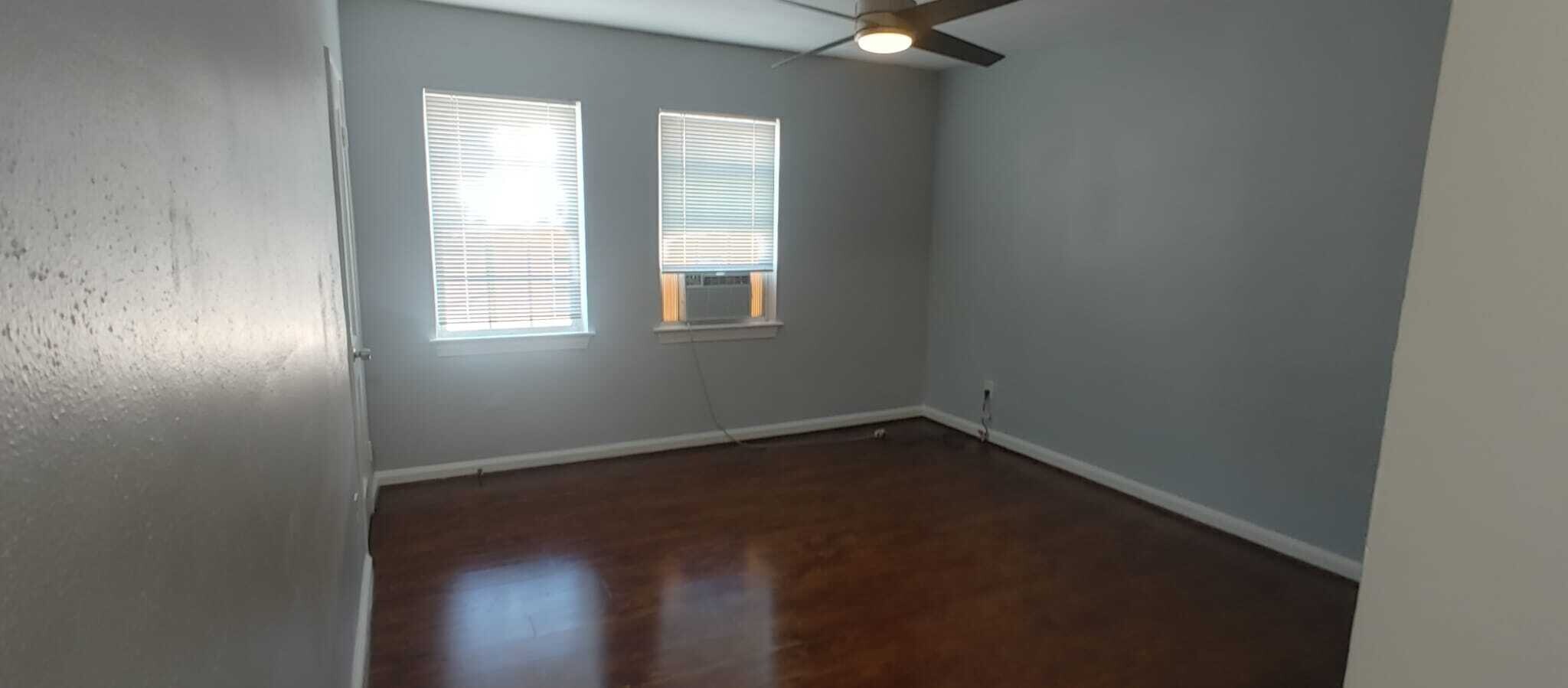 Building Photo - 606 19th ST NE APT1