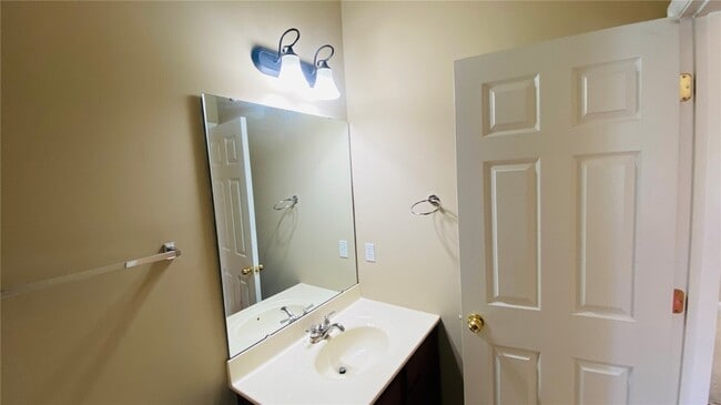 Building Photo - 58 Fountainview Dr