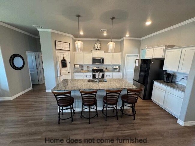 Building Photo - 907 Holliday Dr