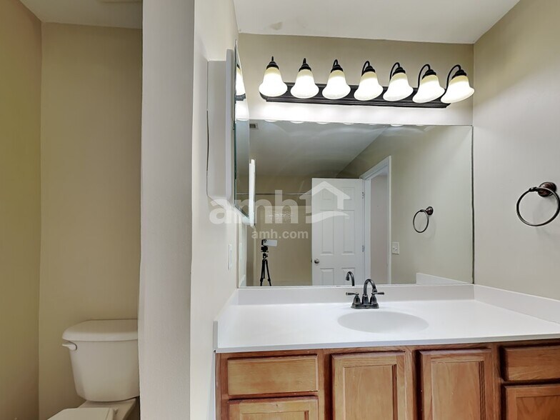 Building Photo - 271 Waxberry Ct