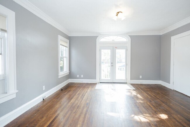 Building Photo - 217 S 11th St