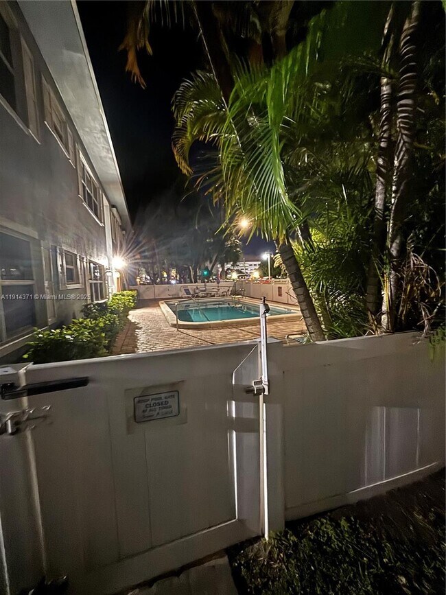 Building Photo - 260 S Cypress Rd