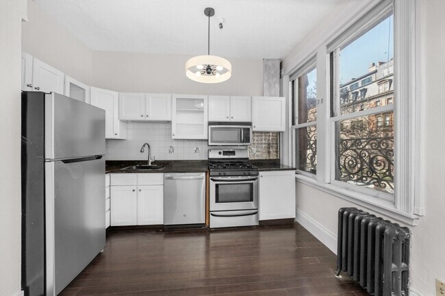 Building Photo - 261 Beacon St