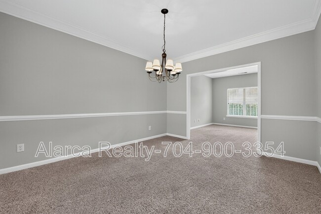 Building Photo - 2041 White Cedar Ln