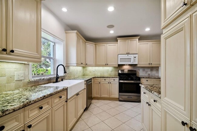 Building Photo - 2918 W Coachman Ave